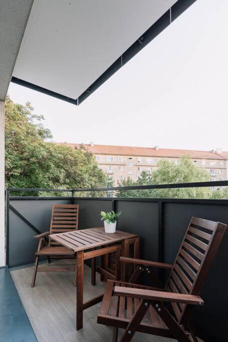 Stylish Apartment Retreat Братислава Экстерьер фото